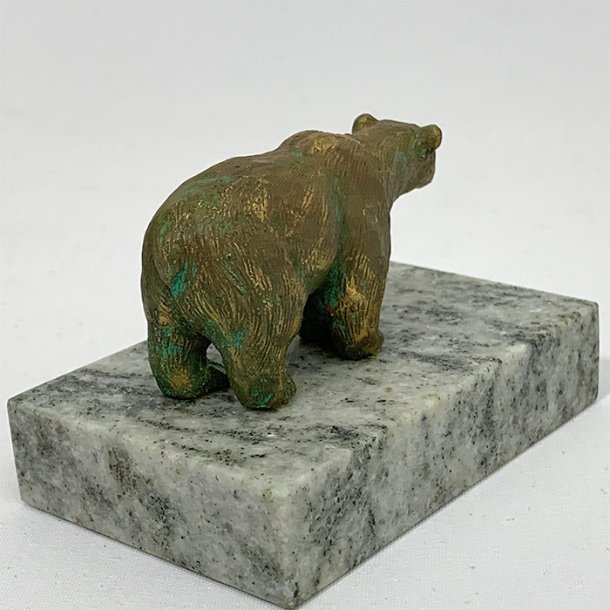 Bjrn stende p fire poter