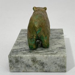 Bjrn stende p fire poter