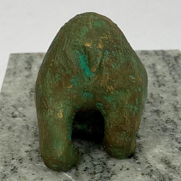 Isbjrn, liggende p maven.